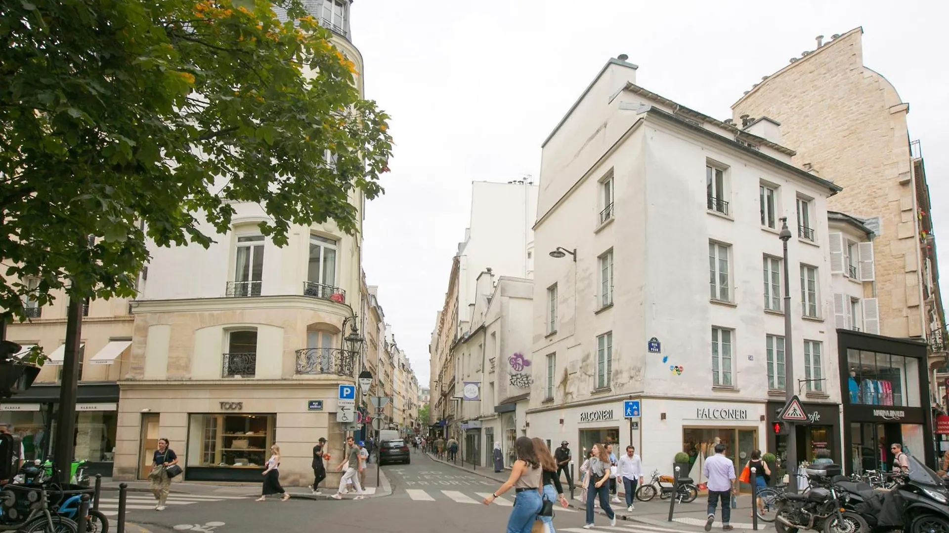 Classy 2 Bedroom Apartment - G03 Paris France