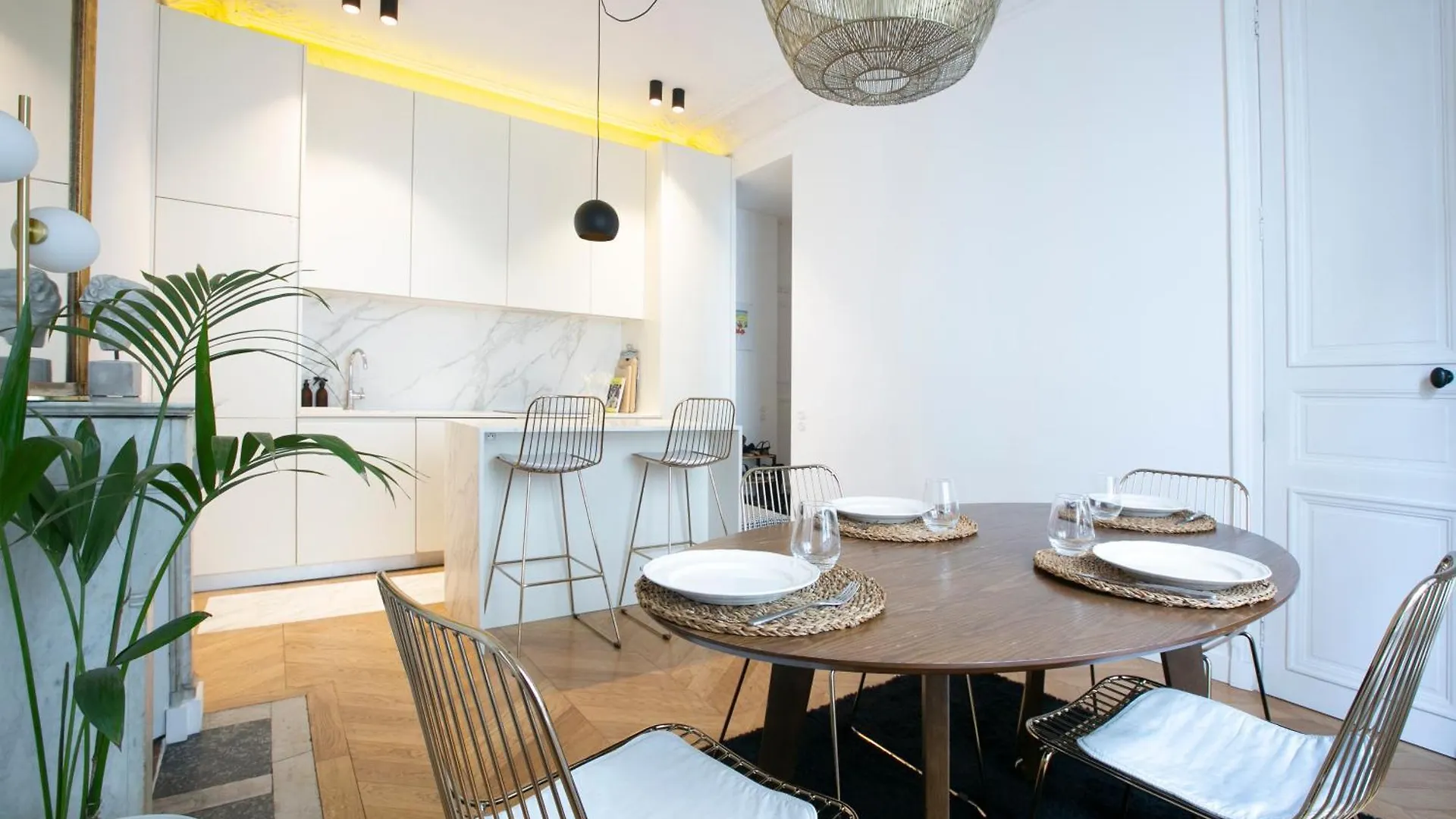 Classy 2 Bedroom Apartment - G03 Paris France
